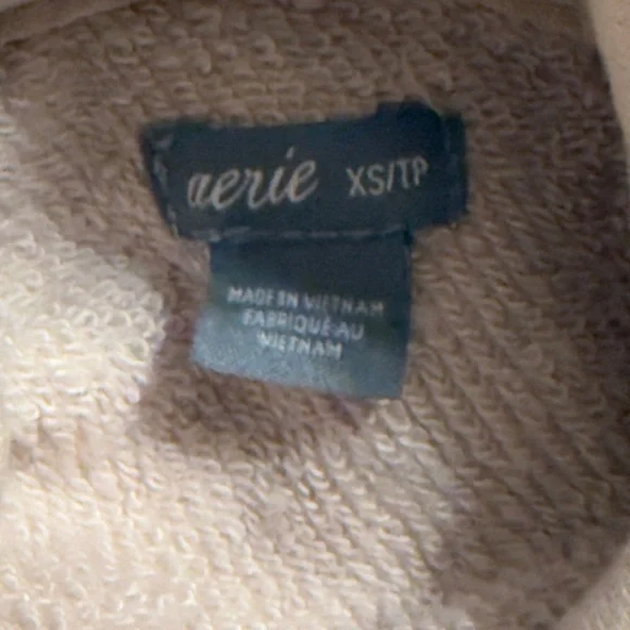 𝐀𝐄𝐑𝐈𝐄 𝐂𝐑𝐄𝐀𝐌 𝐂𝐎𝐖𝐋 𝐍𝐄𝐂𝐊 𝐒𝐈𝐃𝐄 𝐒𝐏𝐋𝐈𝐓𝐒 𝐒𝐖𝐄𝐀𝐓𝐒𝐇𝐈𝐑𝐓 - Picture 4 of 4